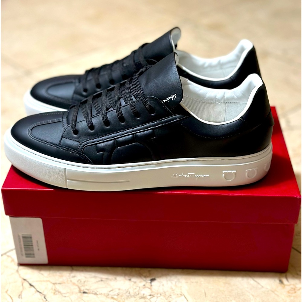 BRAND NEW Ferragamo Men's Borg Black Leather Low-Top Sneakers Size 11